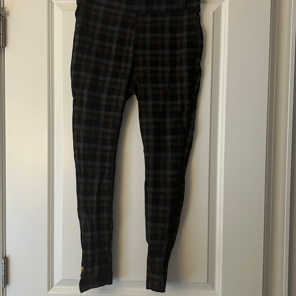 Plaid and Grid Patterned leggings - Picture 3 of 3